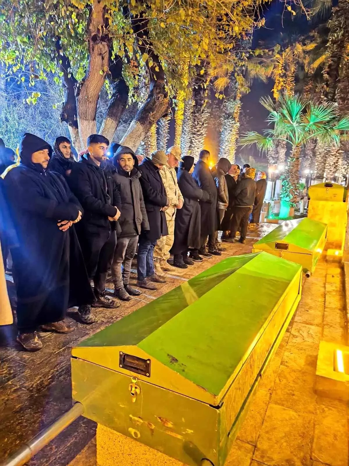 Kar faciasında ölen 3 çocuk gözyaşları arasında toprağa verildi