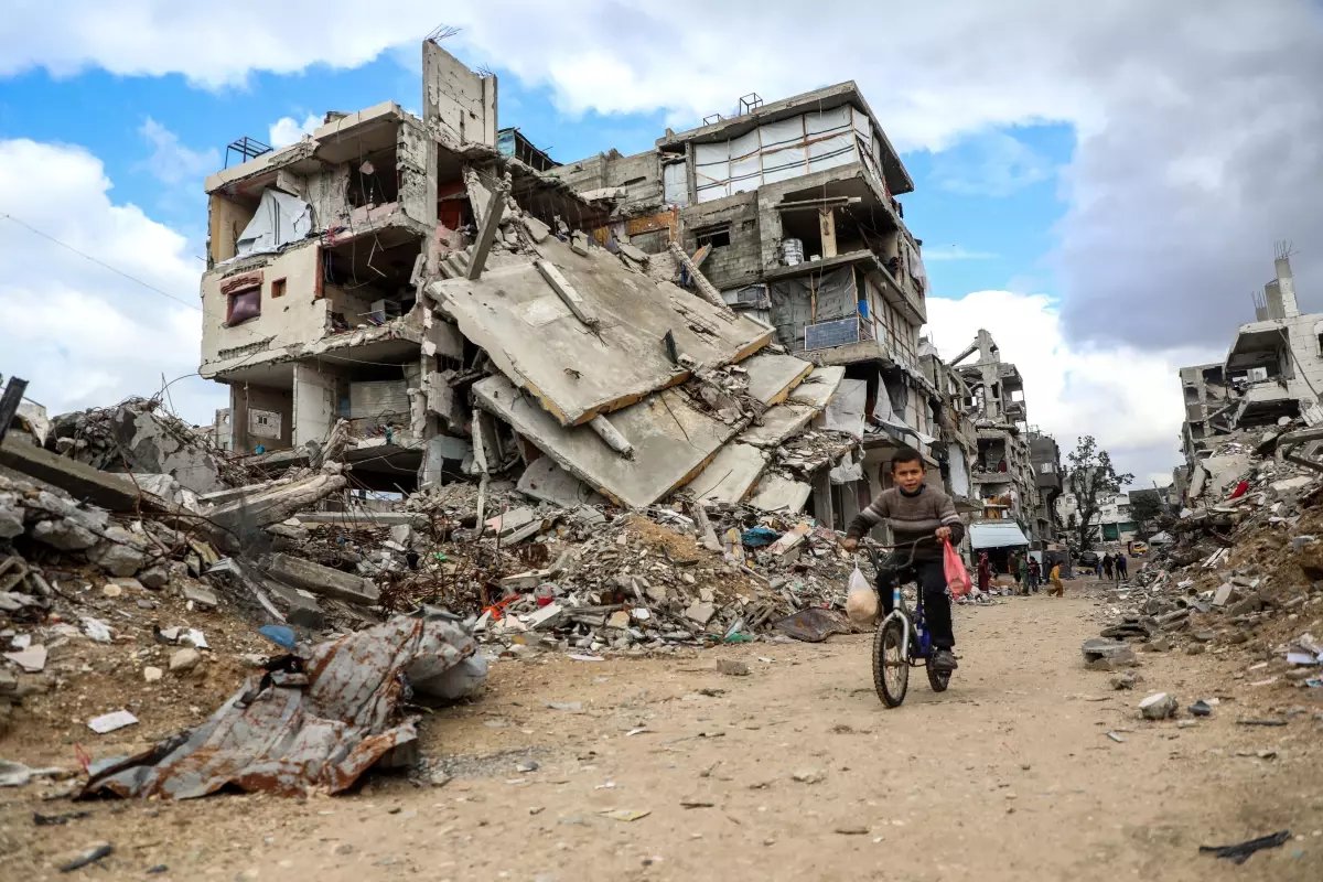 Gazze'de Şiddetli Fırtınada Bir Kadın ve Bir Çocuk Hayatını Kaybetti