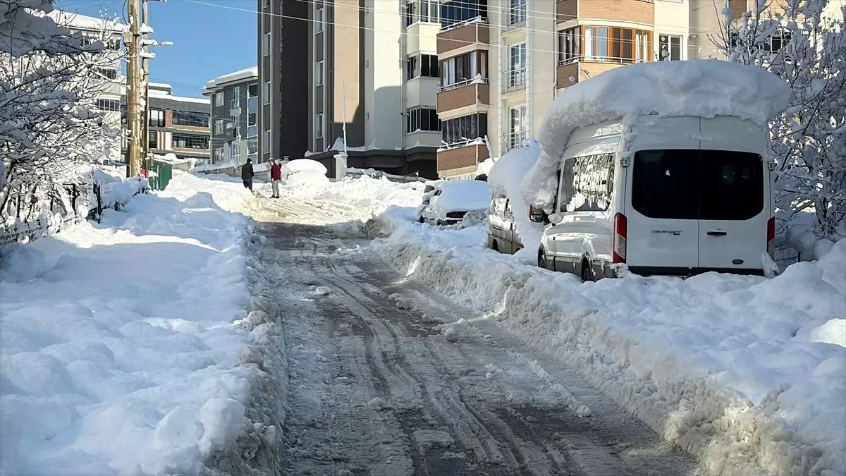 Karabük il merkezinde kar kalınlığı 75 santimetre ölçüldü
