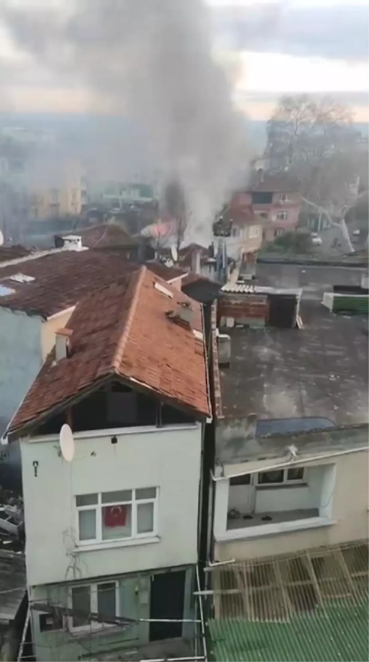 Çatalca'da müstakil ev alev alev yandı