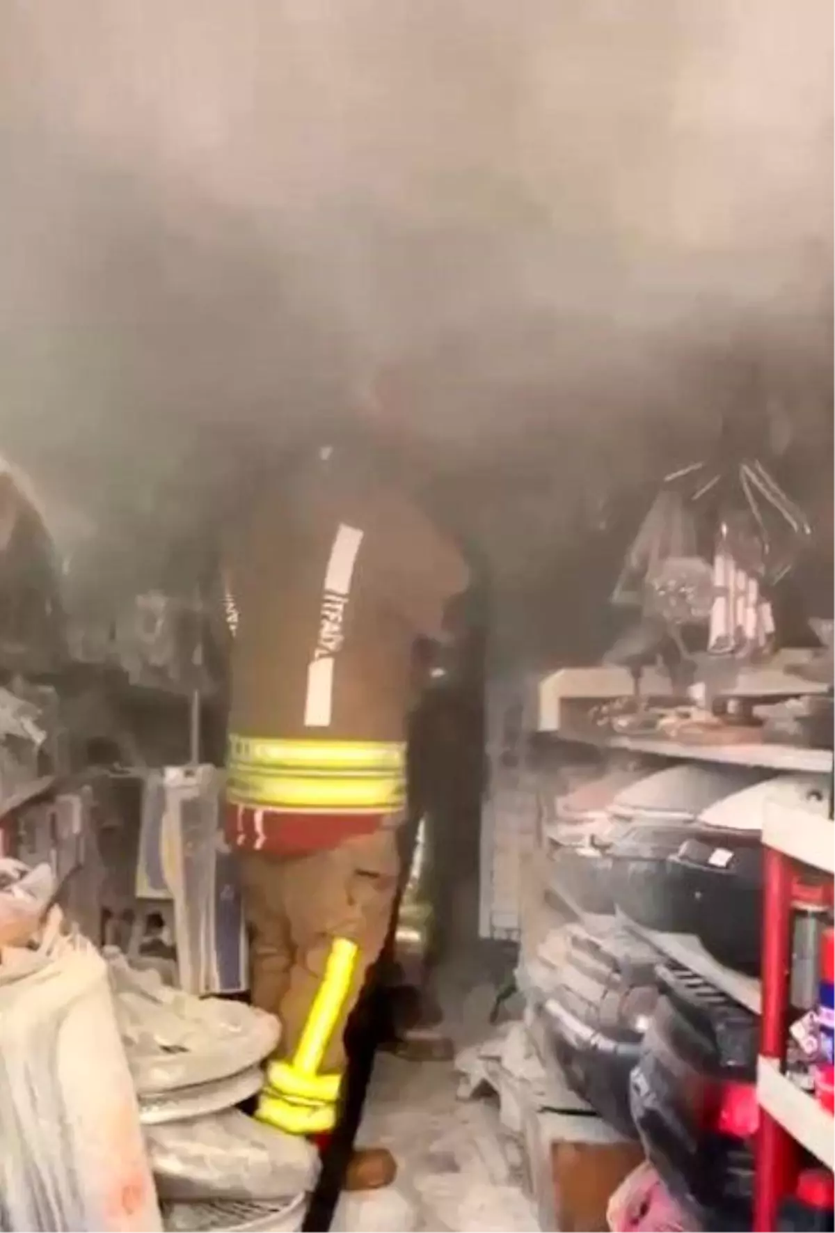 Motosiklet tamirhanesinde çıkan yangın söndürüldü