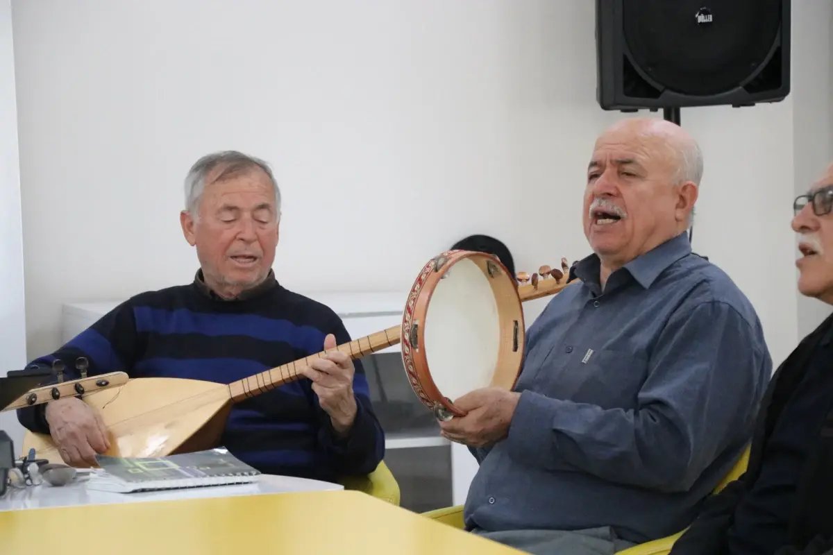 'Ulu Çınarlar Korosu'na Hollandalı akademisyenlerden konser daveti