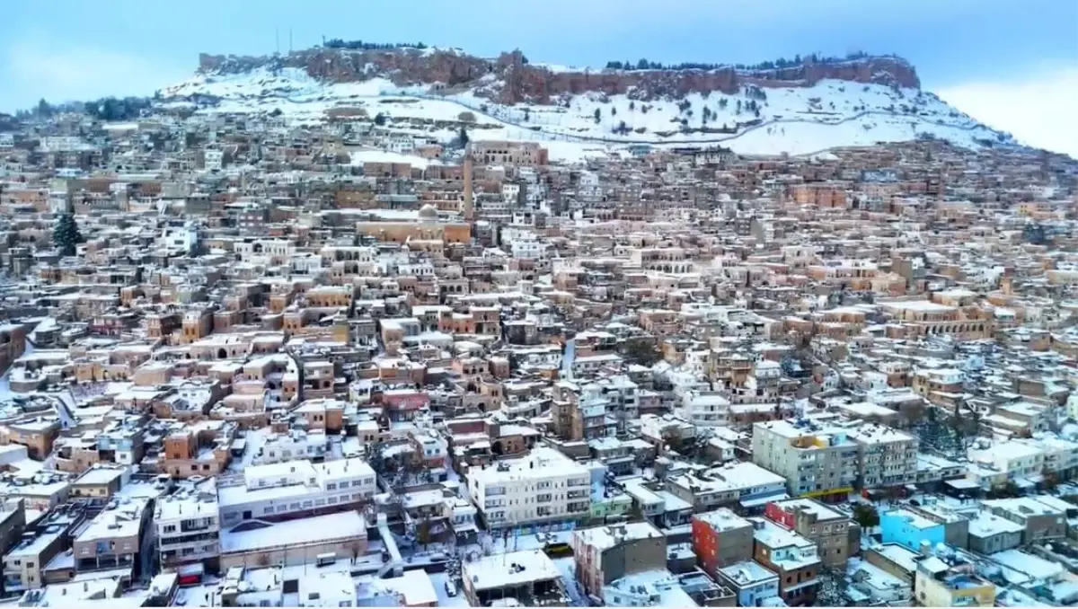 Mardin'deki kar manzaraları dron kamerasında
