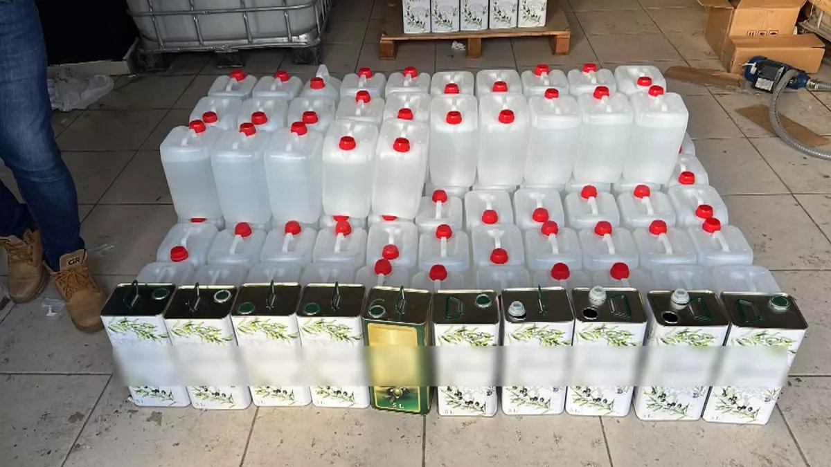 Beylikdüzü ve Esenyurt'ta 3 bin litre kaçak alkol ele geçirildi