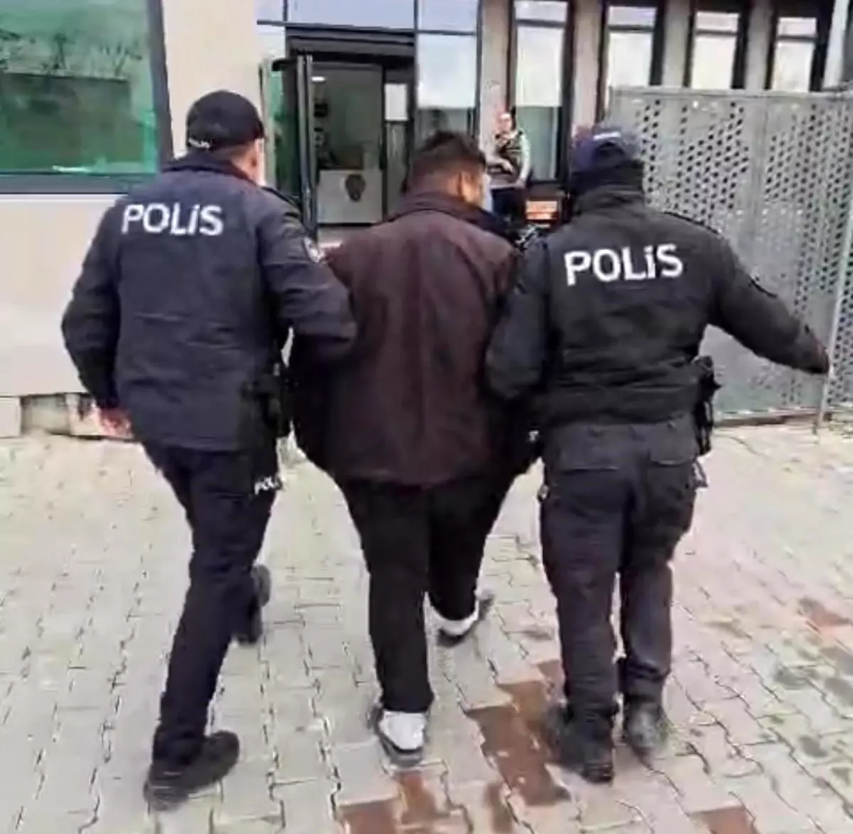 İzmir'de 52 yıl hapisle aranan hükümlü yakalandı