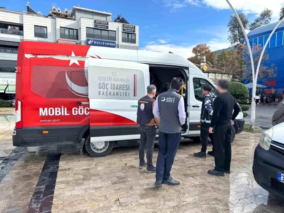 Fethiye'de yılbaşı öncesi yabancı uyruklulara yönelik denetimler sürüyor