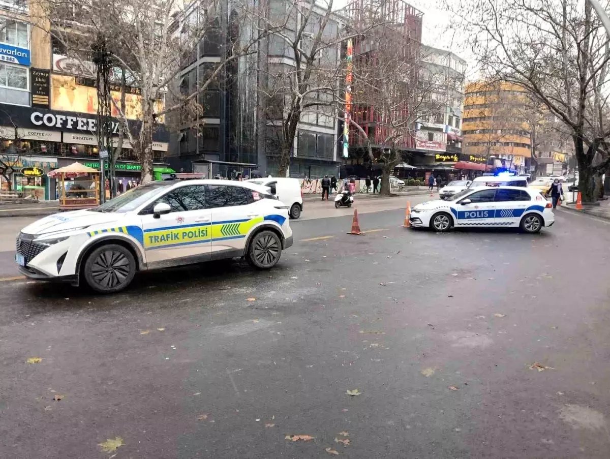 Ankara'da yılbaşı: Kızılay ve Tunalı Caddesi başta olmak üzere çok sayıda yerde güvenlik önemleri alındı