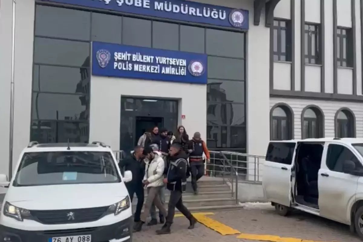 Kuyumcuyu soyup, lüks araç almışlar; 3 gözaltı