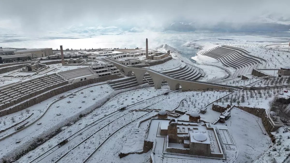 Hasankeyf'te kar manzarası dronla görüntülendi