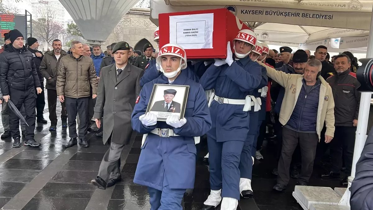 Cami çıkışı evine giderken kazada ölen Kıbrıs gazisi toprağa verildi