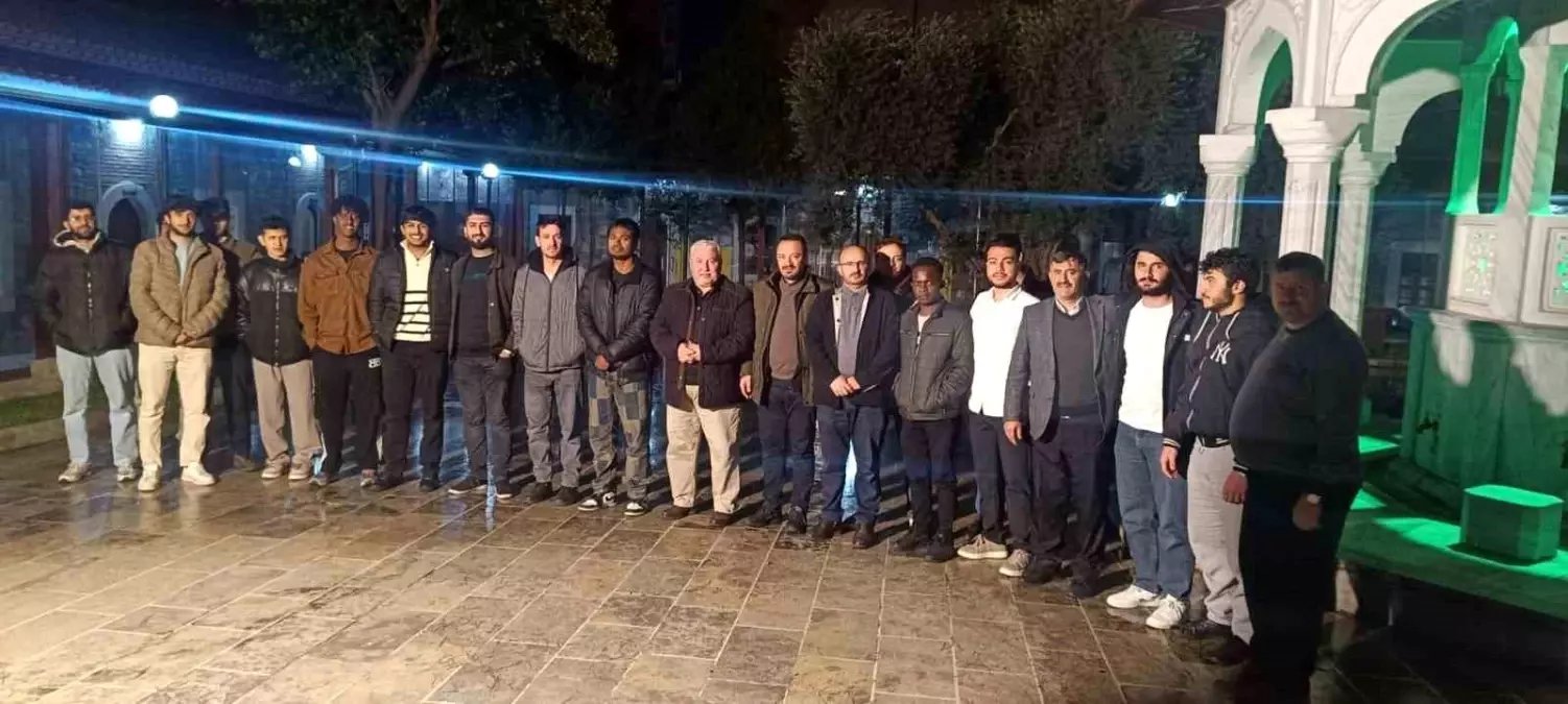 Efeler'de üniversiteli gençler Nasuh Paşa Külliyesi'nde buluştu