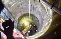 Metrelerce derinlikteki kuyuya düşen genç operasyonla kurtarıldı