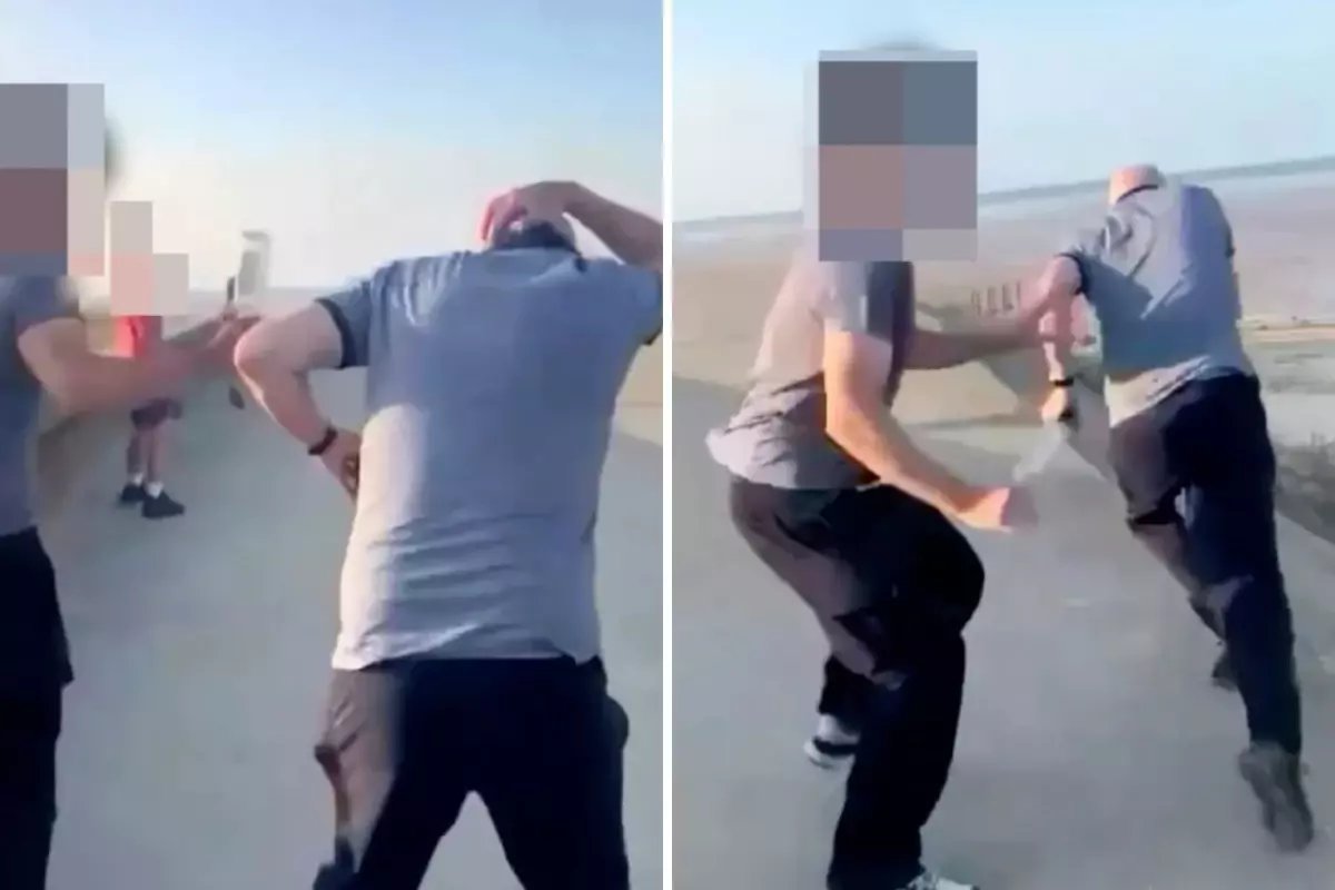 Bir grup genç, "pedofil" dedikleri adamı döverek öldürdü