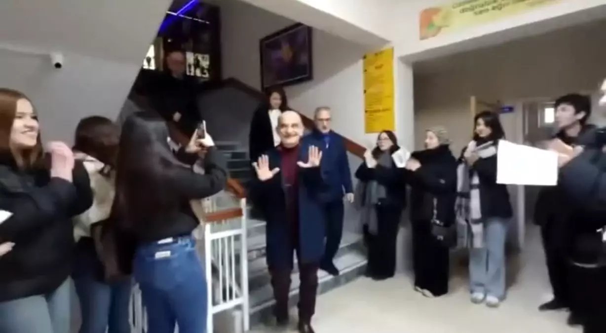 40 yıllık eğitimcinin meslek hayatı alkışlarla son buldu