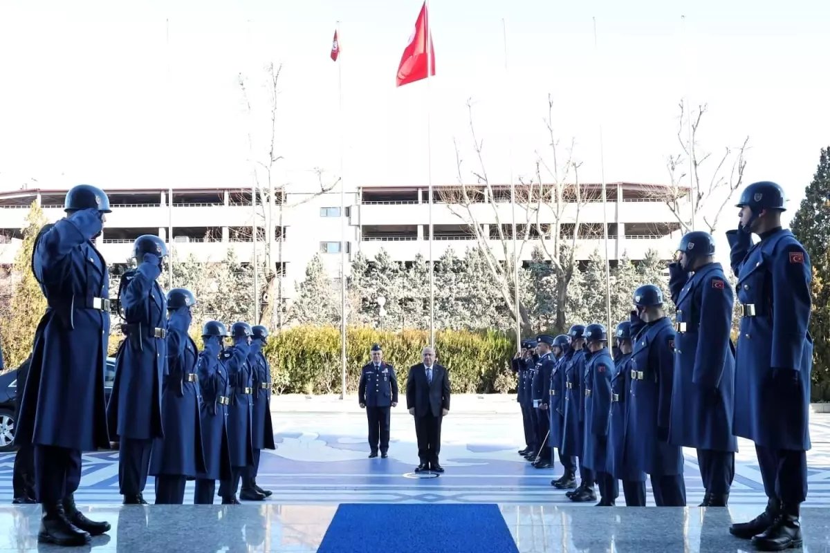 Bakan Güler başkanlığında "Hava Kuvvetleri Komutanlığı Yıllık Değerlendirme Toplantısı" gerçekleştirildi