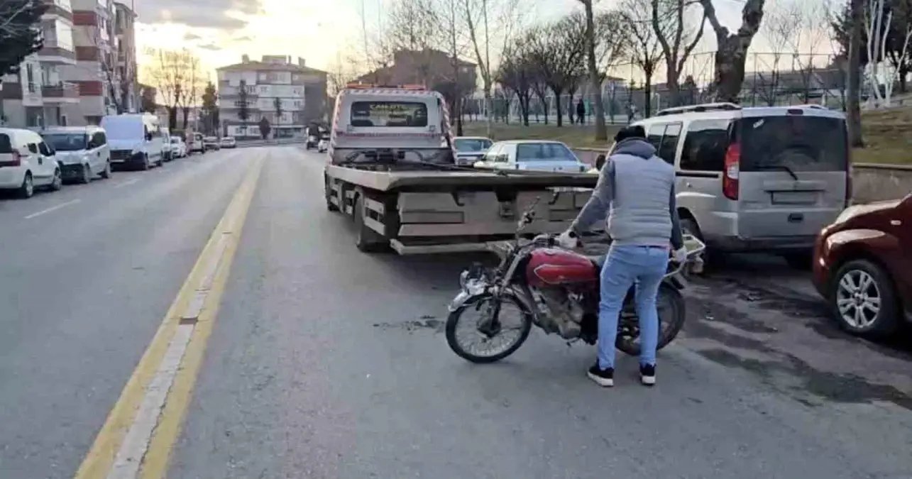 Çorum'da motosiklet yaşlı kadına çarptı: 2 yaralı