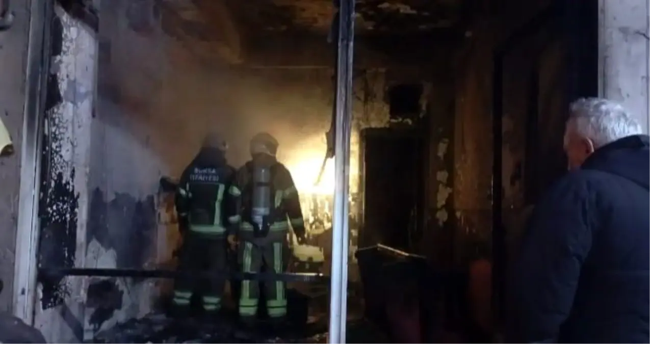 Bursa'da çay ocağında gece yarısı yangın