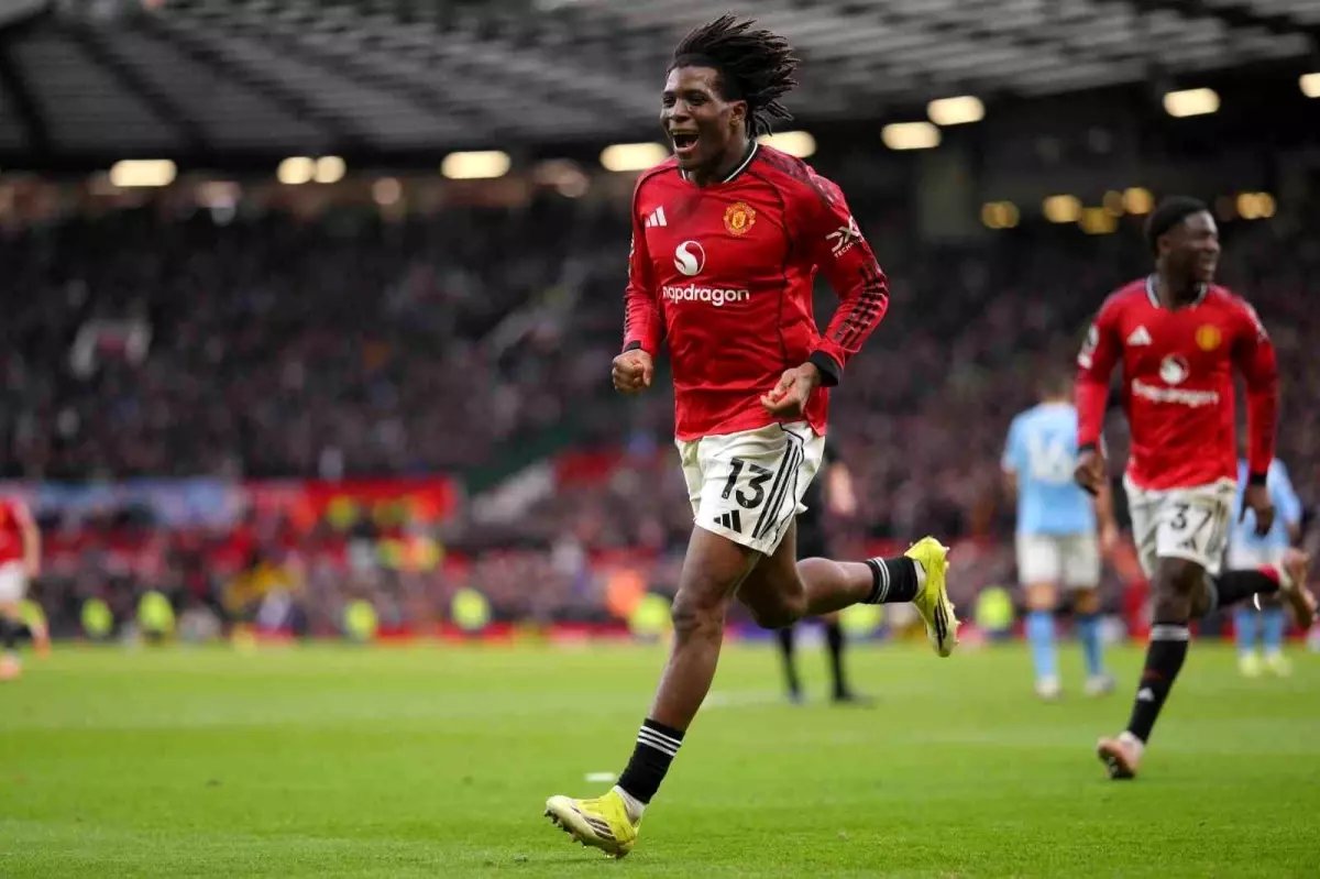 Manchester derbisinde kazanan Kırmızılar oldu