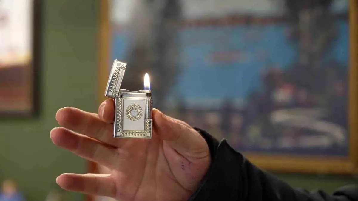 Servet değerindeki çakmaklar görenlerin ilgisini çekiyor