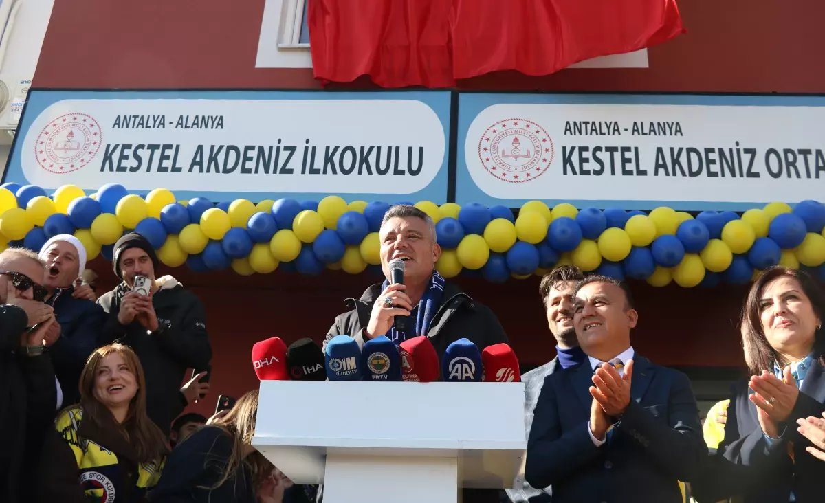 Sadettin Saran, 'Her Deplasman Bir Okul' projesiyle Alanya'da kütüphane açtı