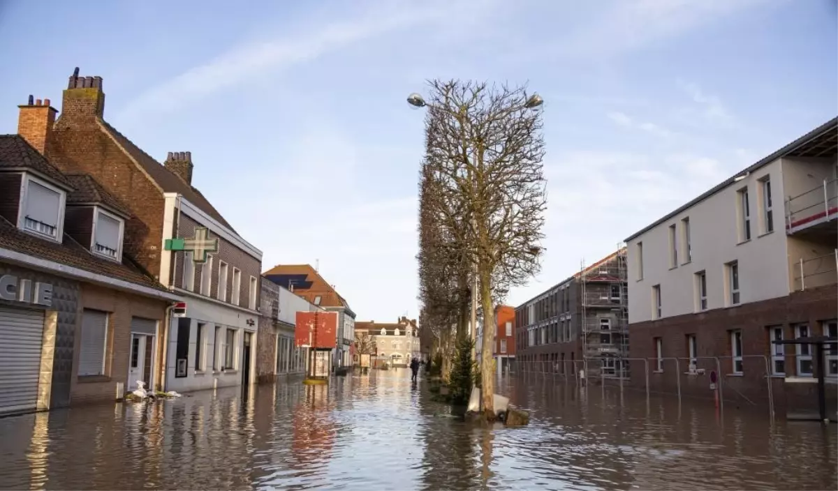 Fransa'da 5 bölgede sel uyarısı