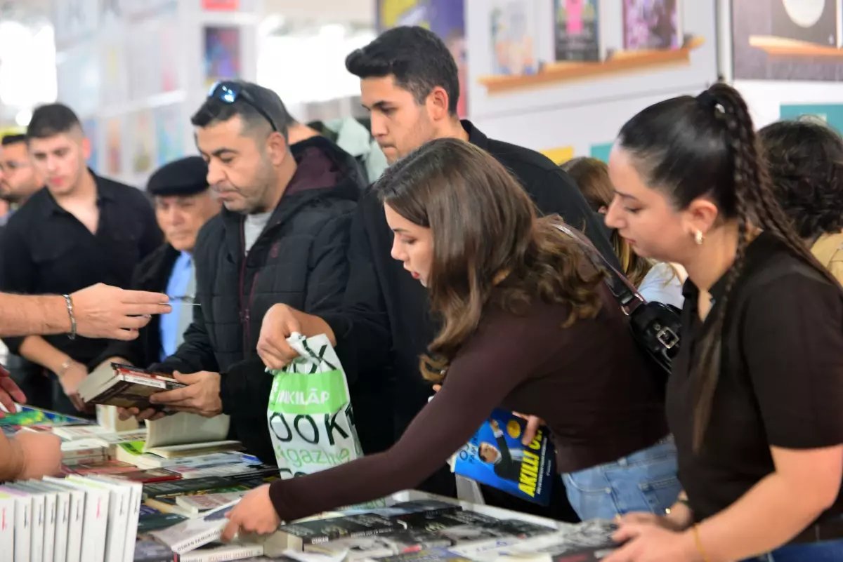 Çukurova Kitap Fuarı'na son gününde yoğun ilgi