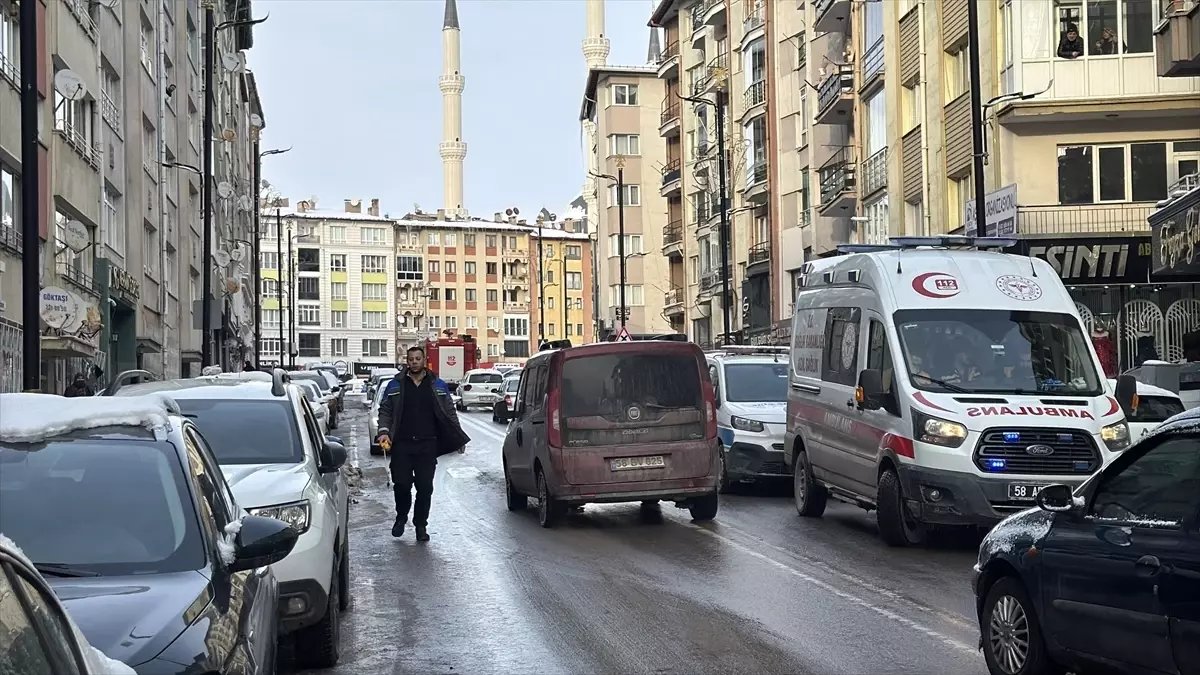 Sivas'ta patlayan kombi hasara yol açtı