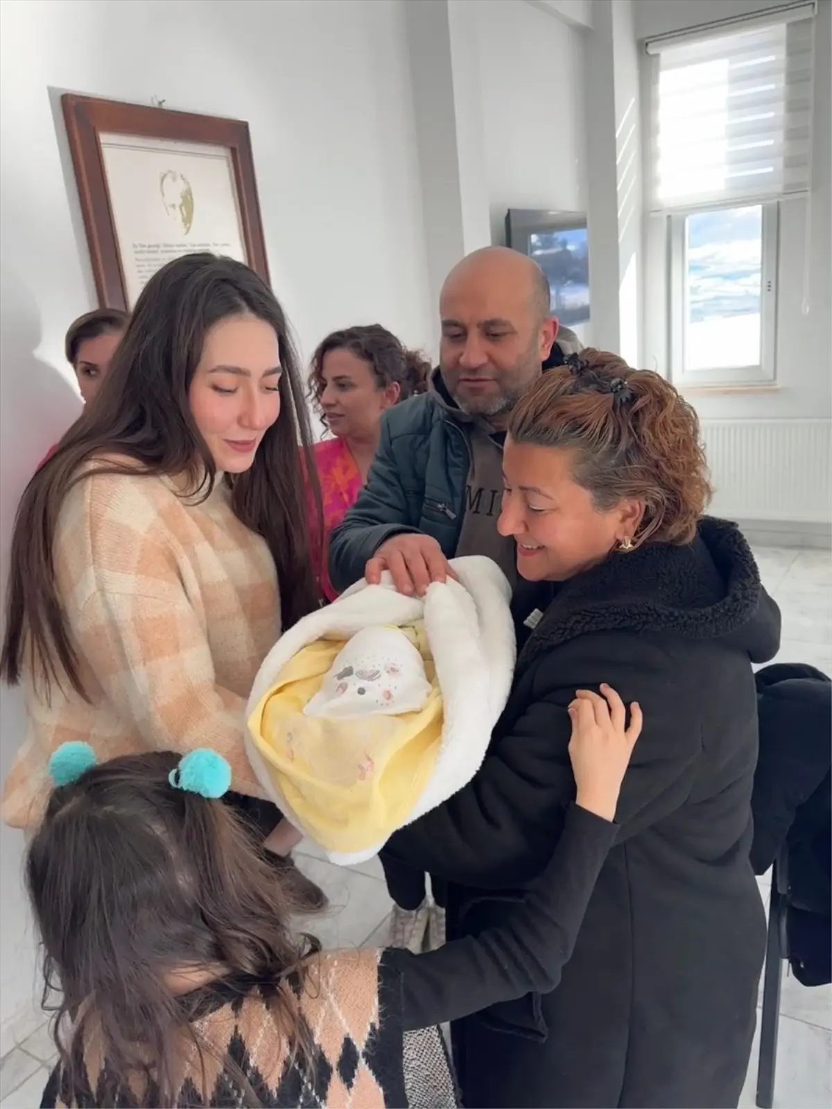 Türkiye'de Geçici Koruyucu Aile Hizmeti Modelinin 100. Bebeği Samsun'da Ailesine Kavuştu