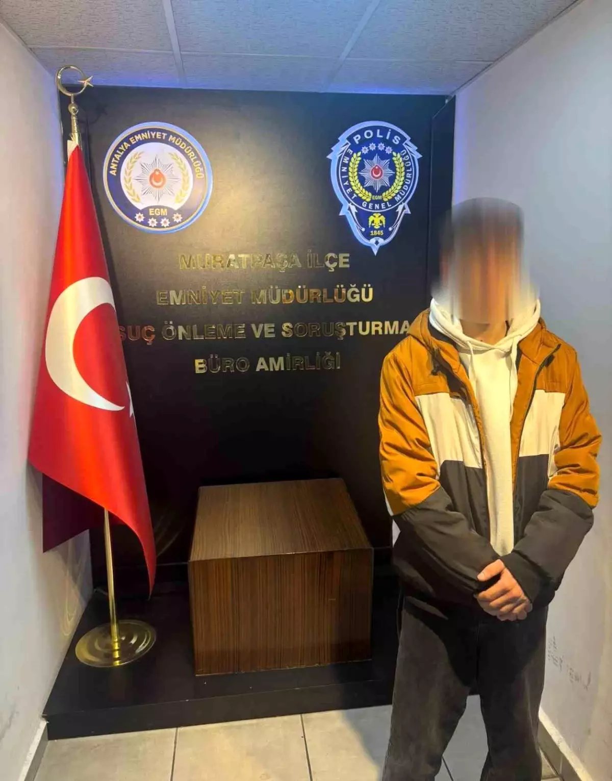 Bisiklet kullanan gencin önünü kesip hakaret etti, gözaltına alındı