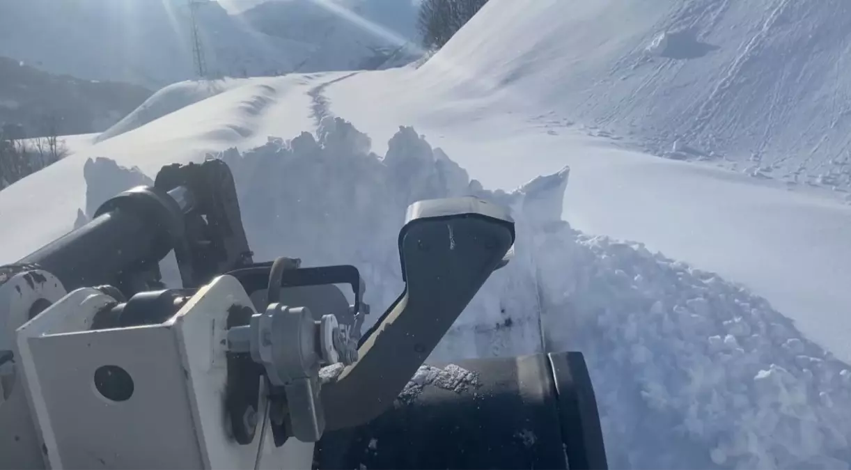 Tunceli'de kar kalınlığı 2 metreyi aştı, 27 köy yolu kapalı