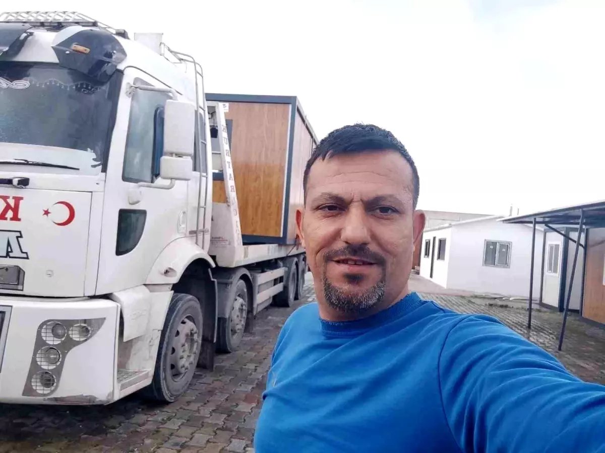 Manisa'da otomobil elektrik direğine çarptı: 1 ölü, 2 yaralı