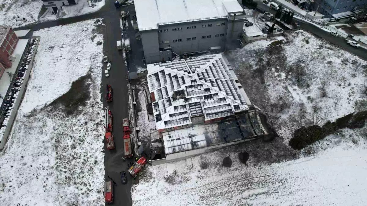 Arnavutköy'de plastik fabrikasında yangın