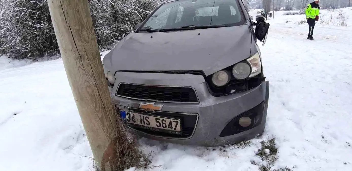 Göynük'te çalışan sağlık personelini taşıyan araç Mudurnu'da kaza yaptı