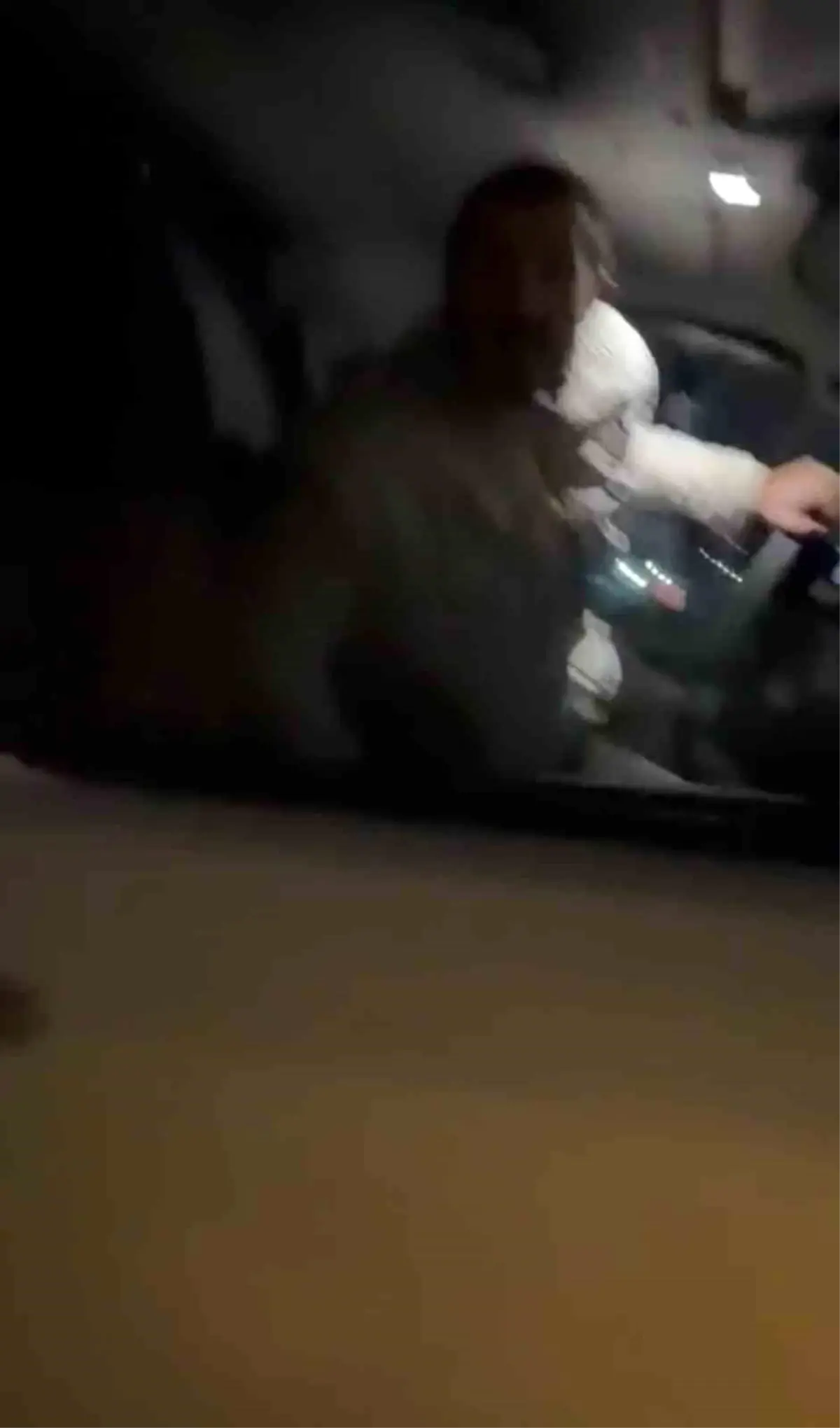 Yol verme tartışmasında 2 kişiyi bıçakla yaralayan şahıs yakalandı