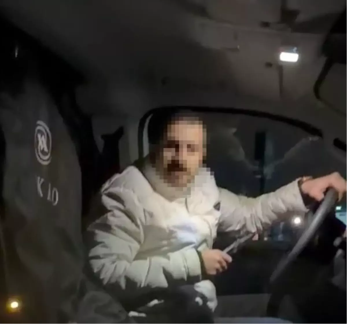 'Yol verme' kavgasında 2 kişi bıçaklandı; olay kamerada