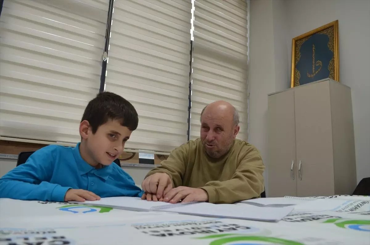 Kocaeli'de görme engelliler, Kur'an-ı Kerim'i parmak uçlarıyla öğreniyor