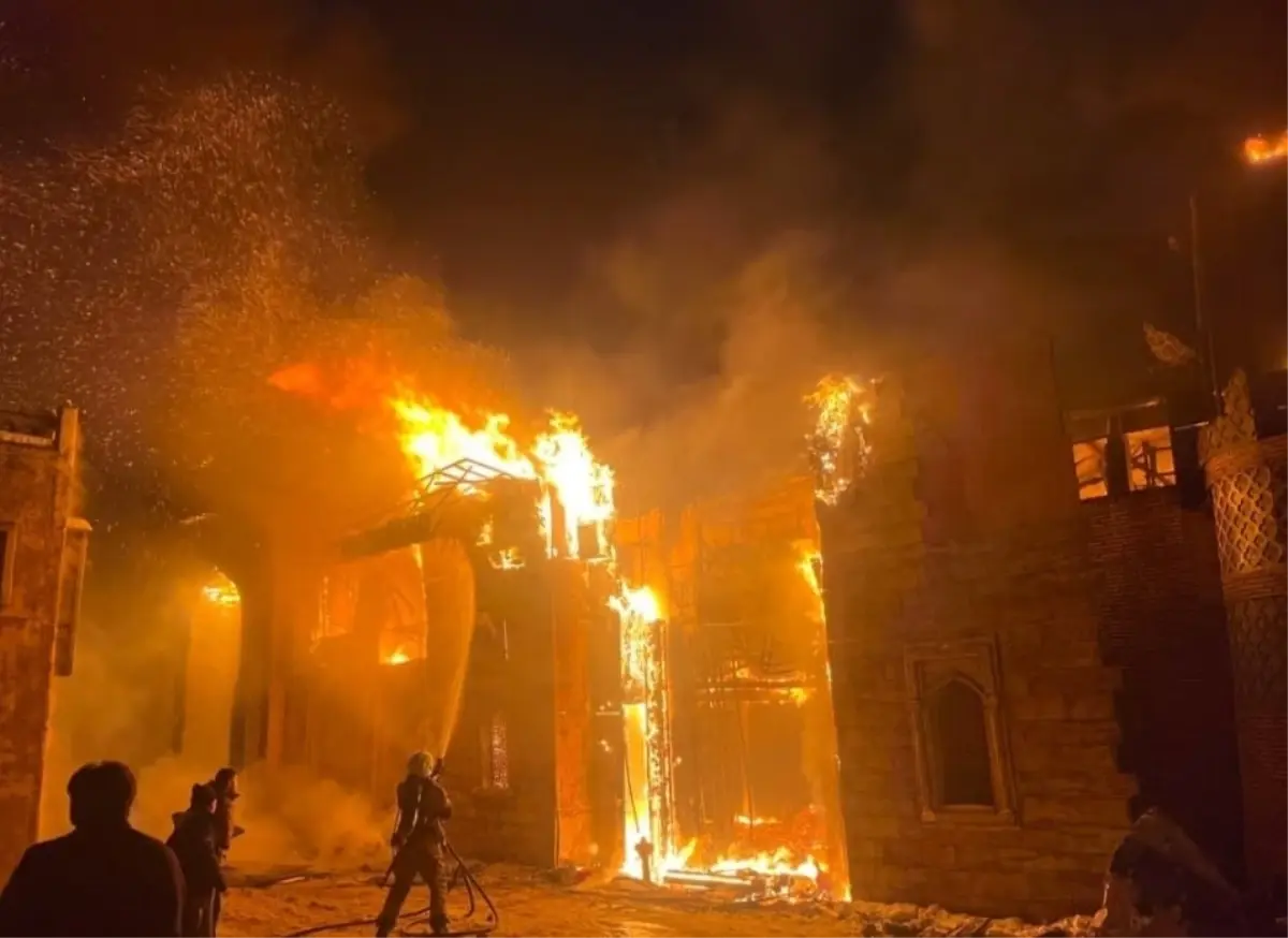 Çekmeköy'de film platosundaki yangın söndürüldü