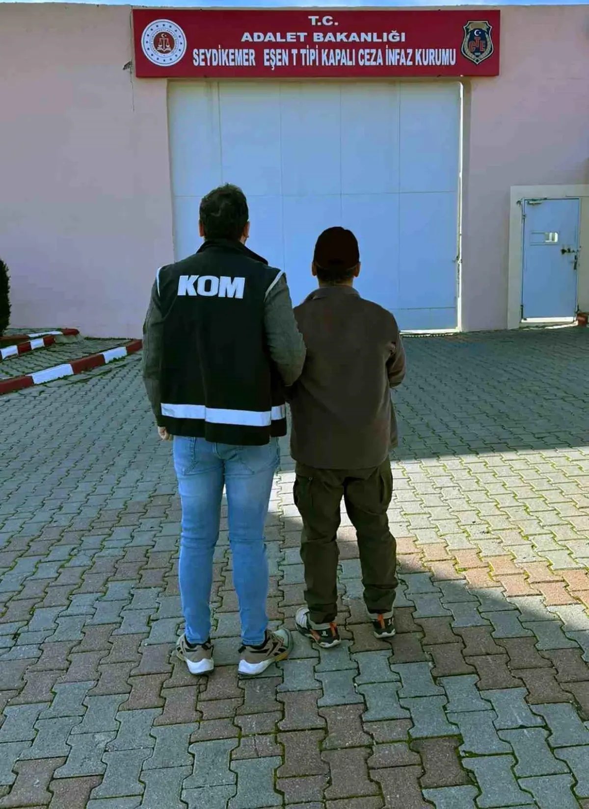 Kesinleşmiş hapis cezası bulunan FETÖ üyesi Seydikemer'de yakalandı