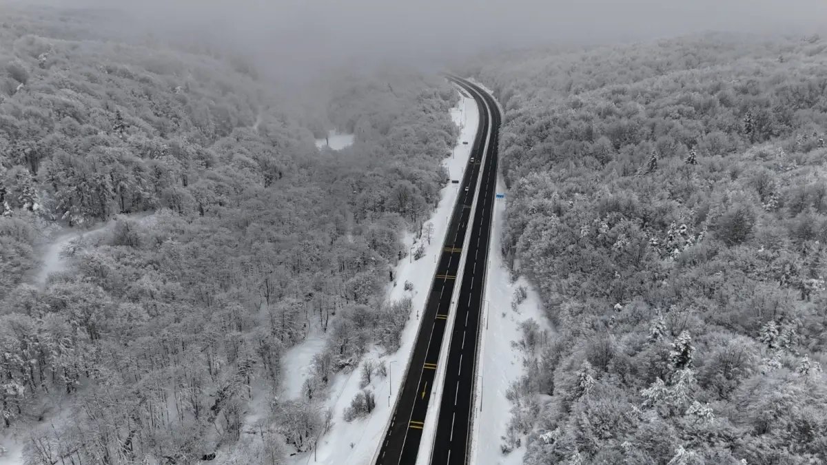 Karla kaplı Bolu Dağı dronla görüntülendi