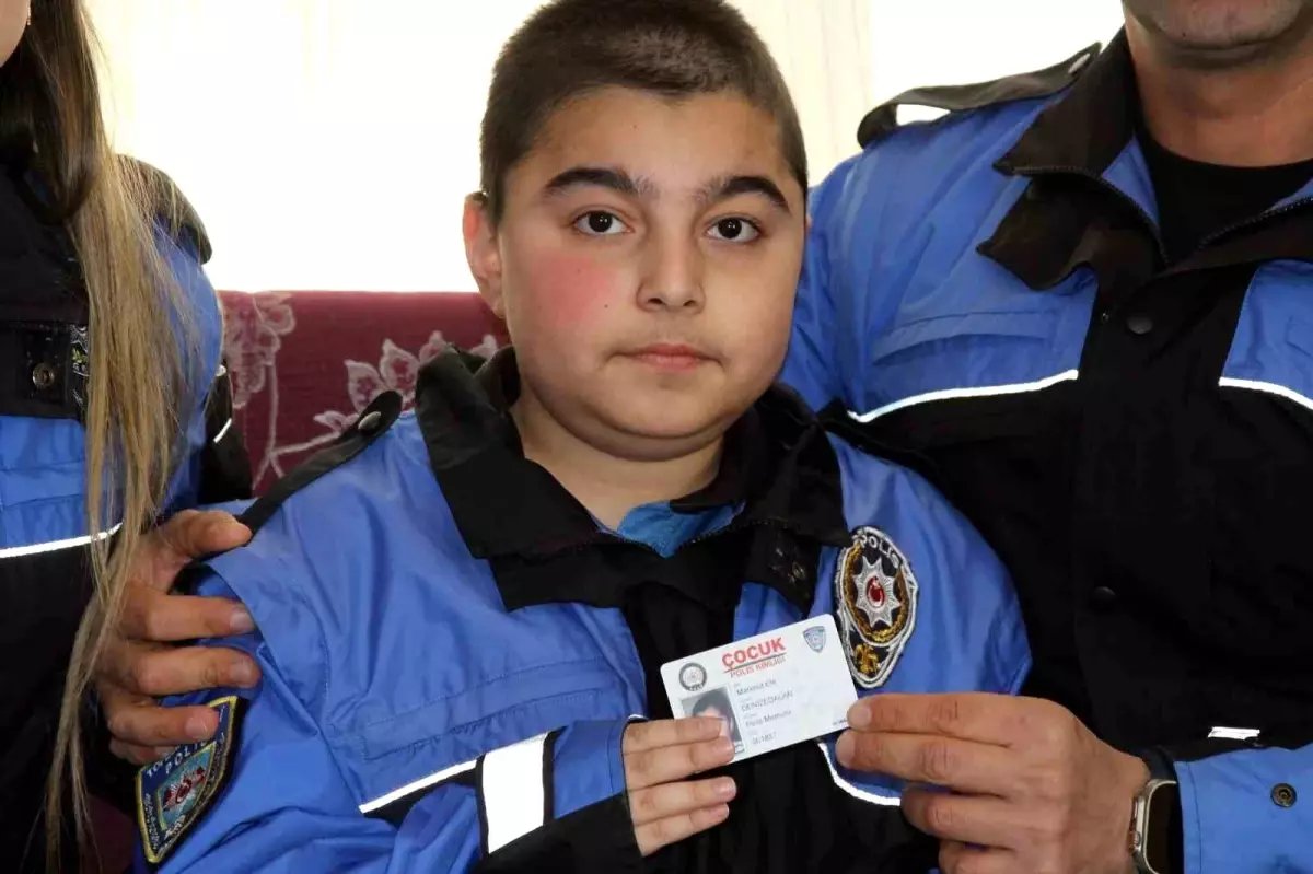 Hayaline kavuştu polis oldu