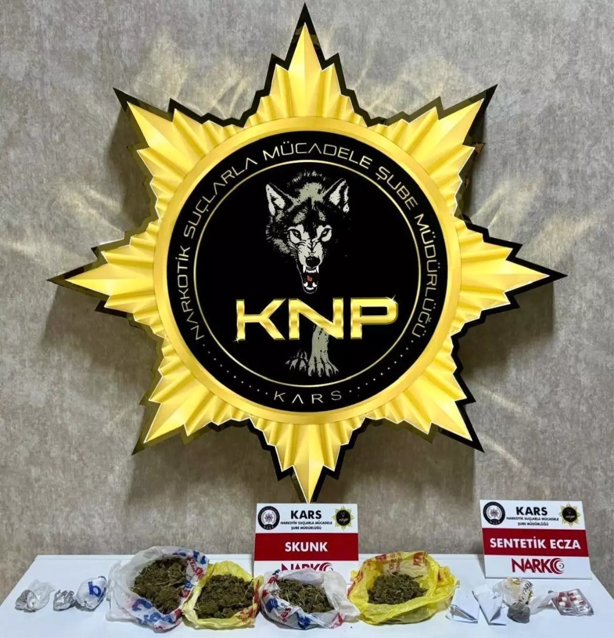 Sarıkamış'ta uyuşturucu taciri 5 kişi tutuklandı