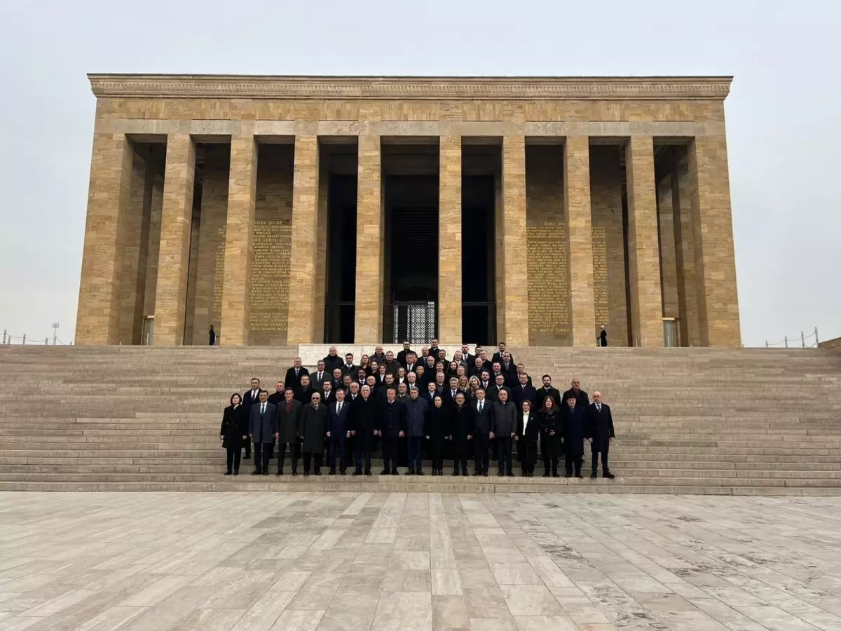 İYİ Parti'den, Anıtkabir'e ziyaret