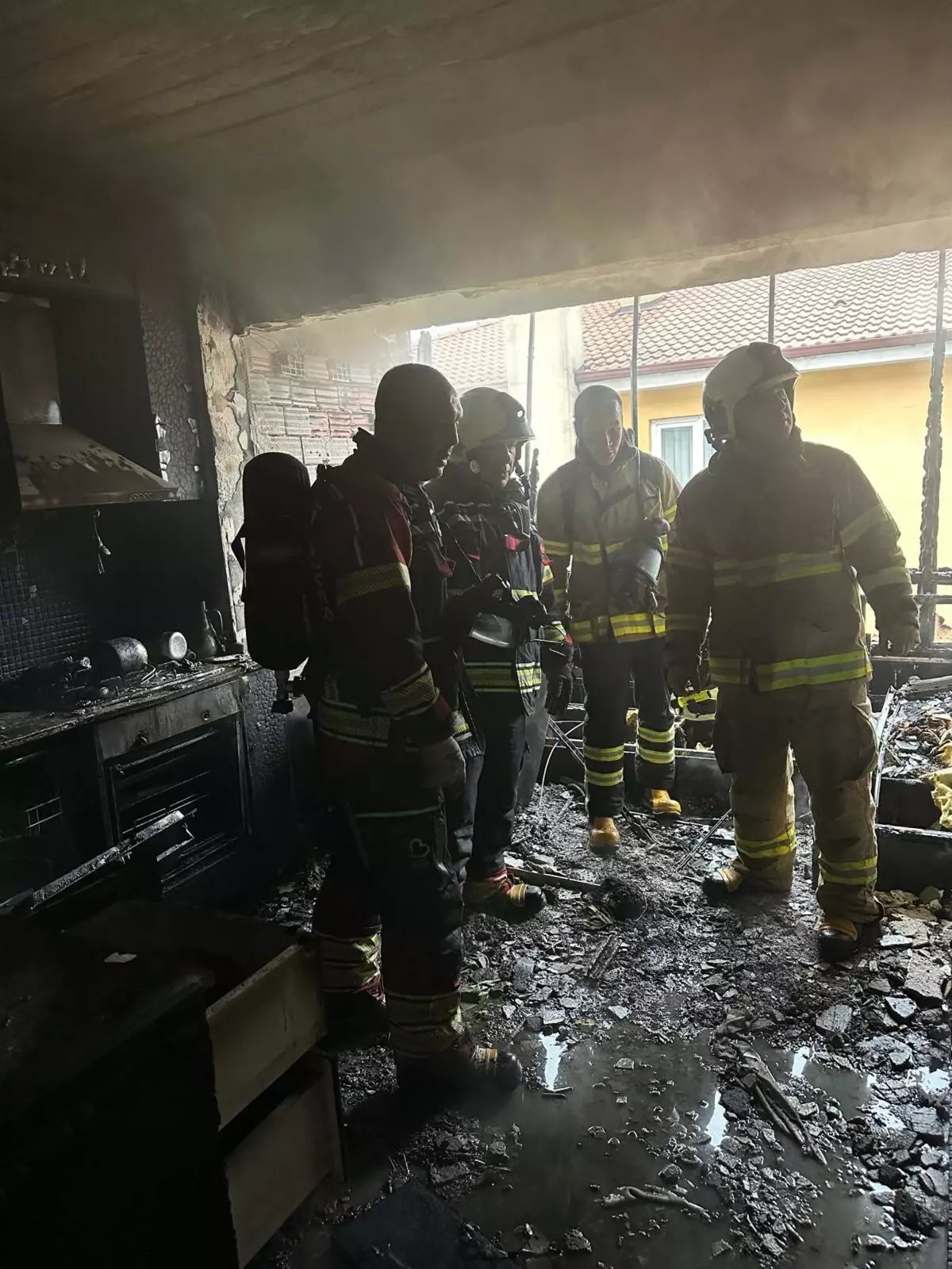 Ayvalık'ta Buzdolabının Motorunda Patlama: Ev Kullanılamaz Hale Geldi