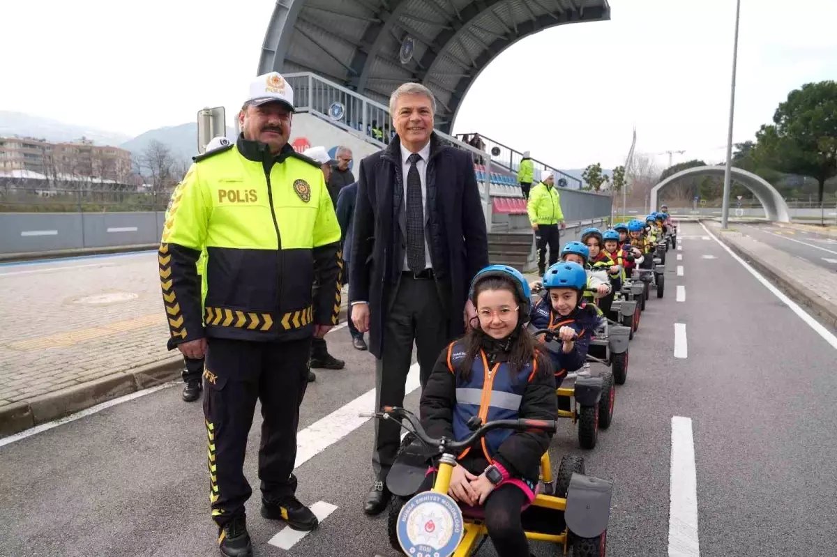 Oyak Renault'dan gelecek için güvenli adımlar projesi