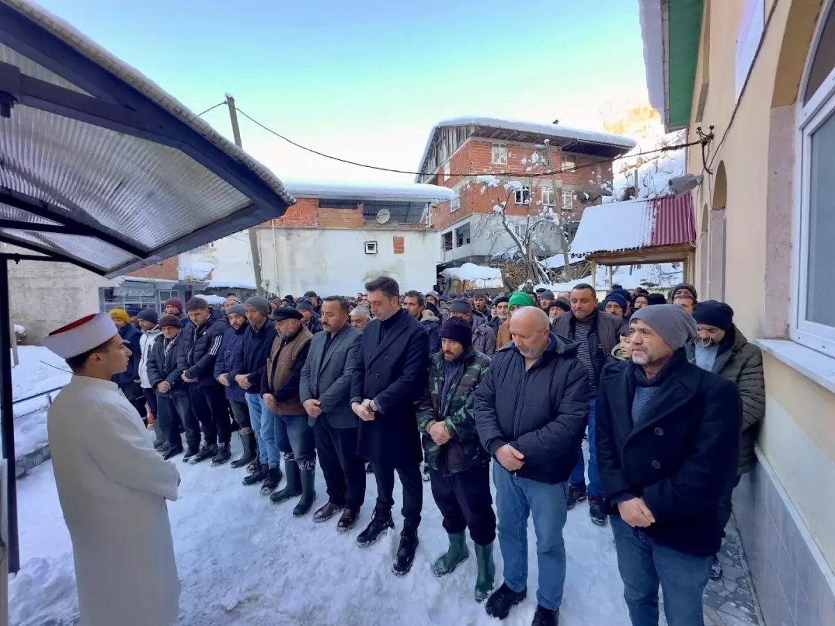 Giresun'da çığ altında hayatını kaybeden çoban toprağa verildi