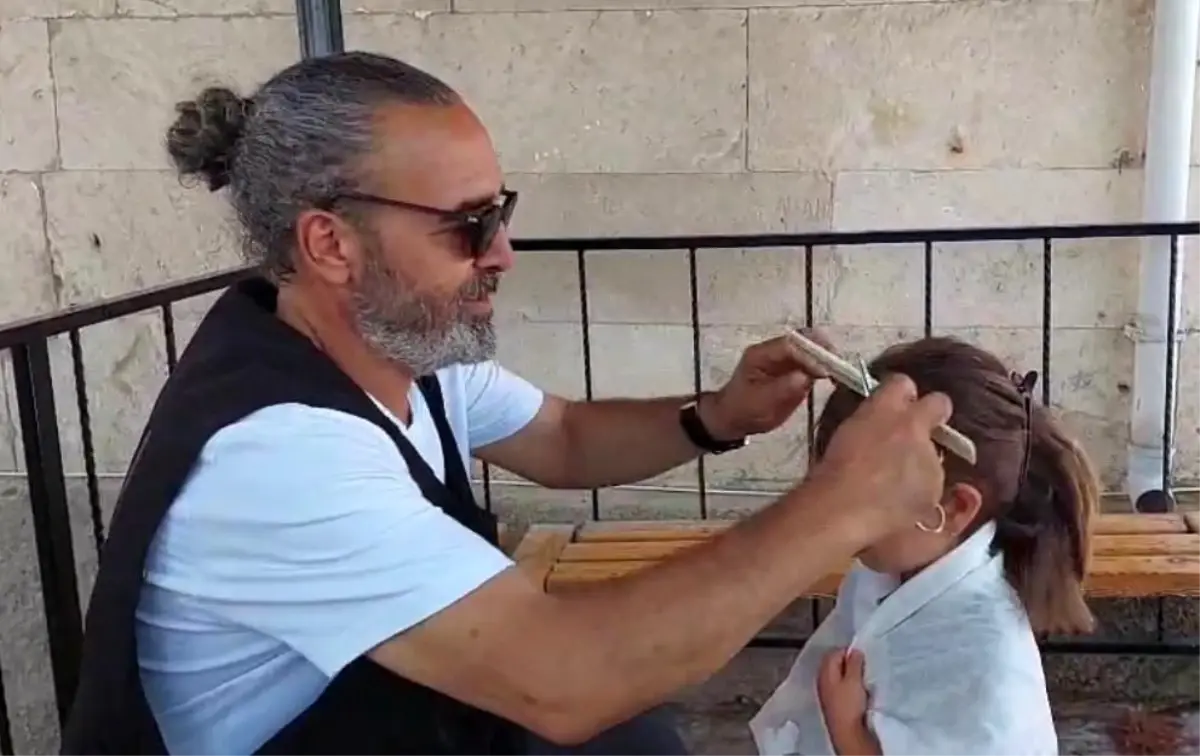 Hayırsever kuaför köylere gidip kız çocuklarını ücretsiz tıraş ediyor