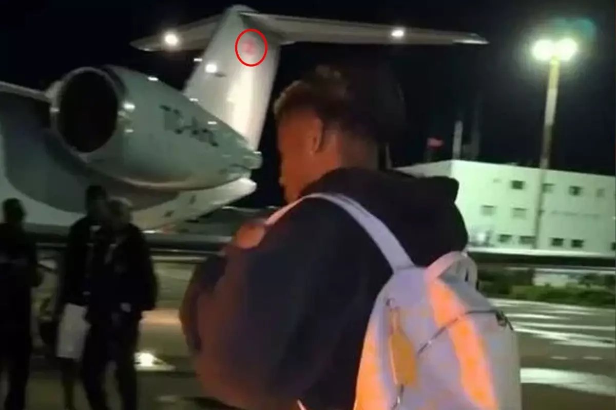 Türk bayrağına dikkat! Uçağa binerken fotoğraf paylaştı, Galatasaray taraftarını heyecan sardı