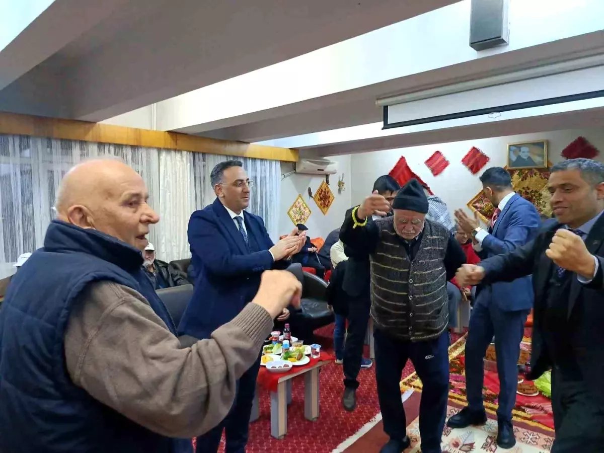 Edirne'de huzurevinde sıra gecesi: Gönüller bir oldu, yüzler güldü