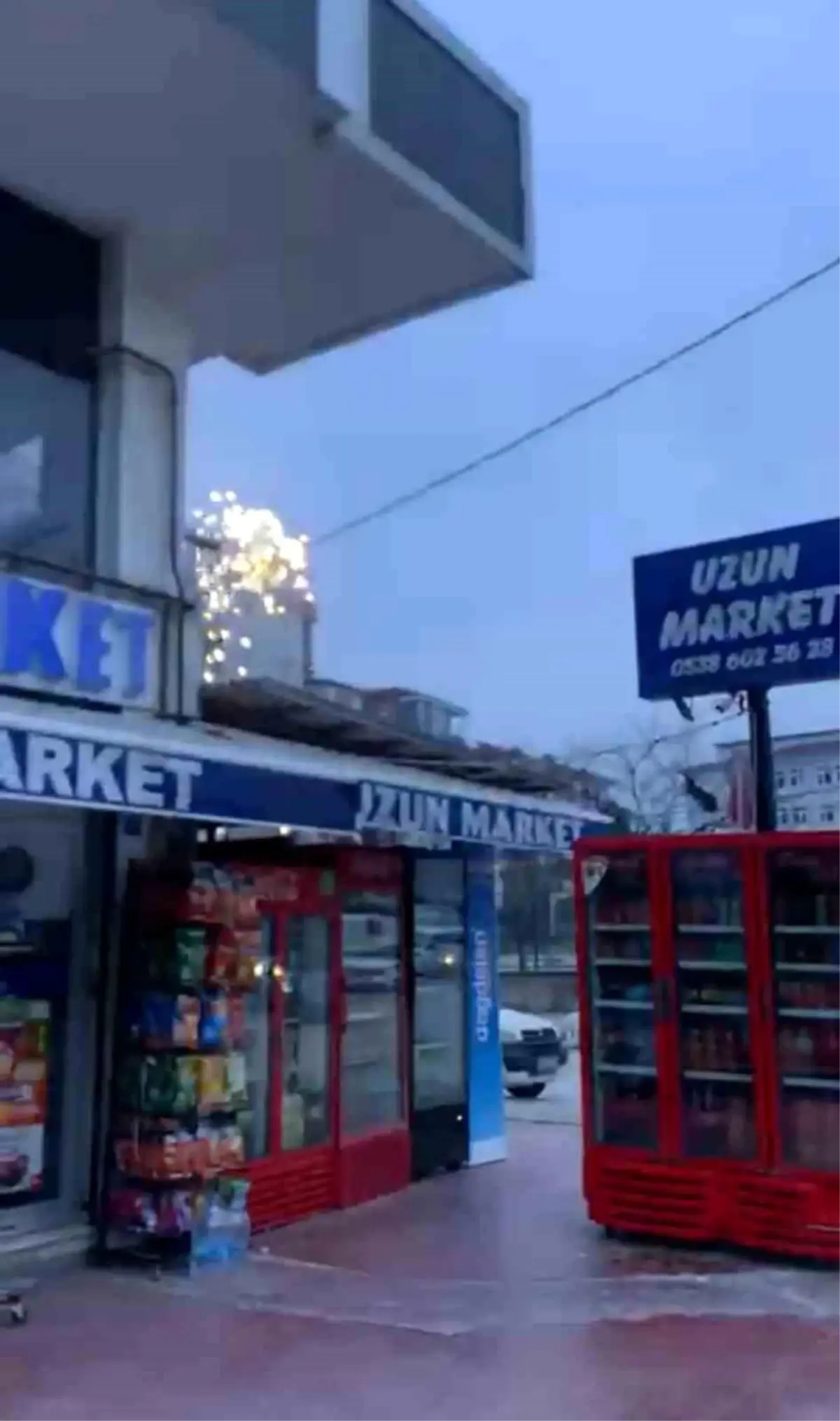 Tekirdağ'da elektrik telleri alev alarak kıvılcım saçtı