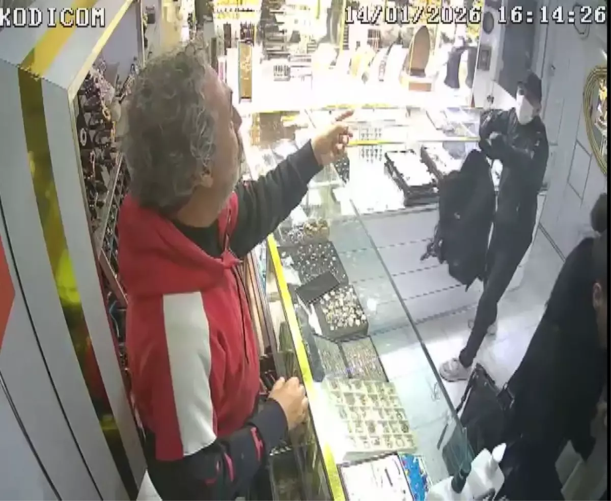 Bahçelievler'de kuyumcuyu soyup metrobüsle kaçan şüpheli tutuklandı